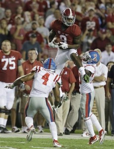 Alabama wide receiver Robert Foster (8) catches the ball against Mississippi linebacker Denzel Nkemdiche (4) and another defender during first half of an NCAA football game, Saturday, Sept. 19, 2015, in Tuscaloosa, Ala. (AP Photo/Butch Dill)