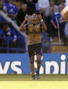 Arsenal's Alexis Sanchez celebrates after scoring their second goal during their English Premier League soccer match against Leicester City at the King Power Stadium, Leicester, England, Saturday, Sept. 26, 2015. (Paul Harding/PA via AP)     UNITED KINGDOM OUT       -     NO SALES      -      NO ARCHIVES